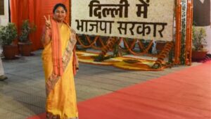 दिल्ली की महिलाओं को मिलेंगे हर महीने 2500 रुपये, भावी CM Rekha Gupta ने किया एलान;