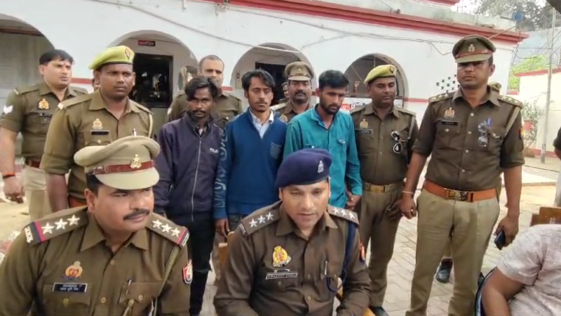 Sultanpur पुलिस ने 3 शातिर चोरों को किया गिरफ्तार, लाखों के जेवरात समेत कीमती सामान बरामद