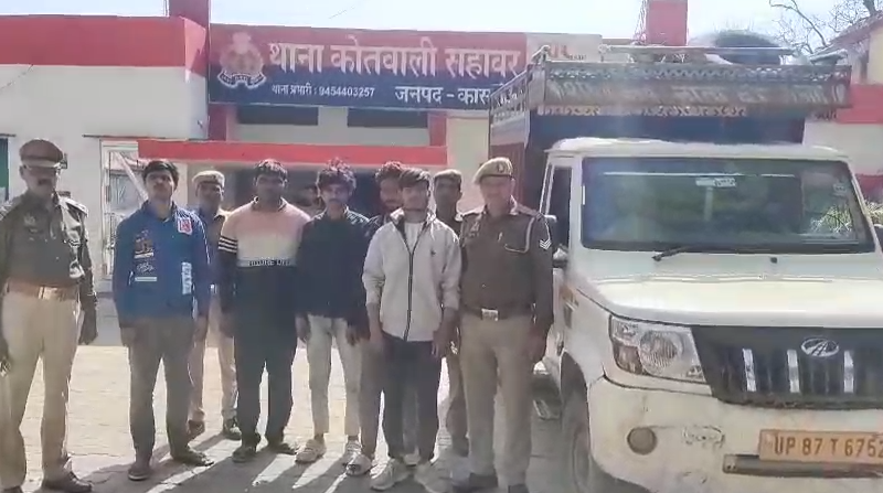 Kasganj में सोलर प्लेट चोर गिरोह का भंडाफोड़, 5 आरोपी गिरफ्तार और 30 सोलर प्लेट बरामद!