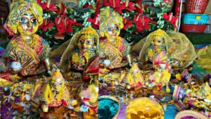 Laddu Gopal के साथ इस तरह मनाएं होली, रंगों से भर जाएगा जीवन...