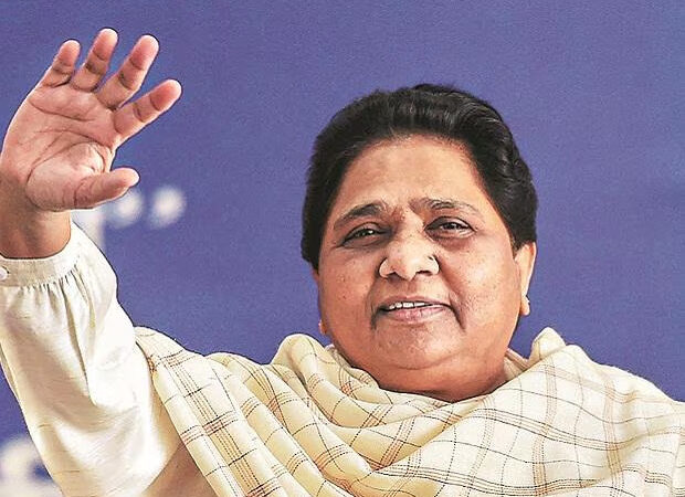 क्यों बसपा प्रमुख Mayawati ने भतीजे आकाश आनंद को सभी पदों से हटाया, वजह जानकर हैरान रह जाएंगे !